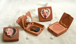 نمایش جزئیات برای رژگونه مات طرح قلب کیس بیوتی Kiss Beauty تصویر رژگونه مات طرح قلب کیس بیوتی Kiss Beauty